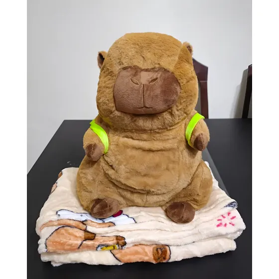 Peluche Grande Capibara Con Mochila Y Manta